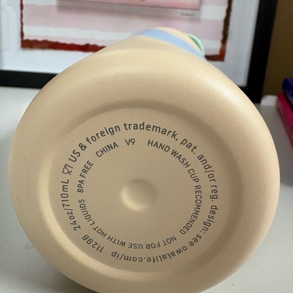 Owala FreeSip Stainless Steel Water Bottle 24 oz. - NWT - Picture 4 of 8